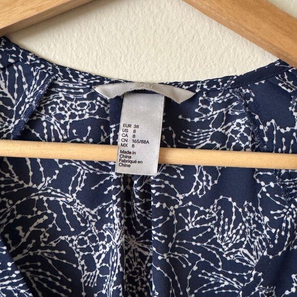 H&M Women's Pullover Blouse Blue Chiffon Flutter Sleeve V-Neck Tunic Top - Picture 5 of 9